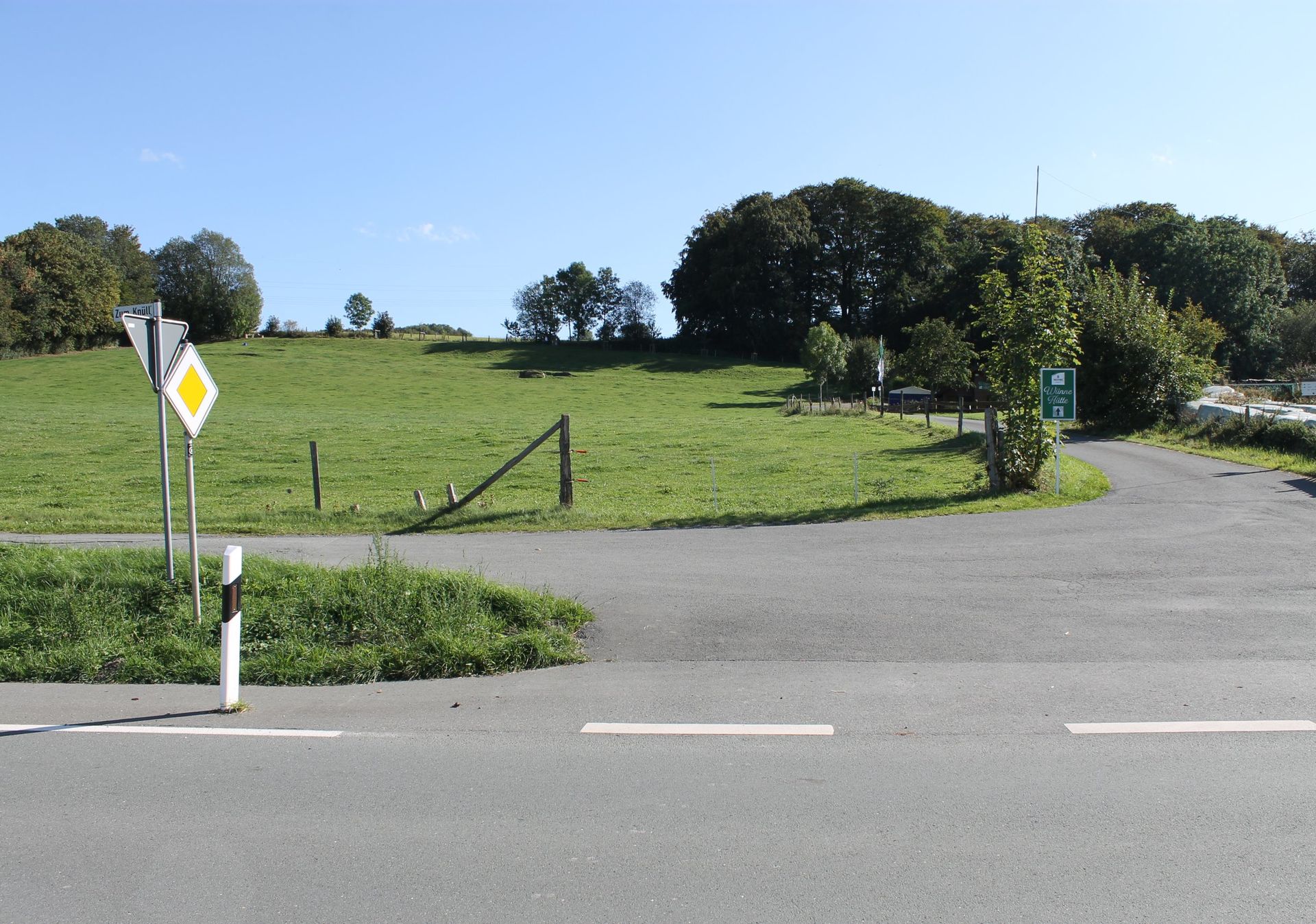 Zufahrt von der Hauptstraße zur Wünne Hütte